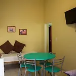 Tres Cerritos Sofi